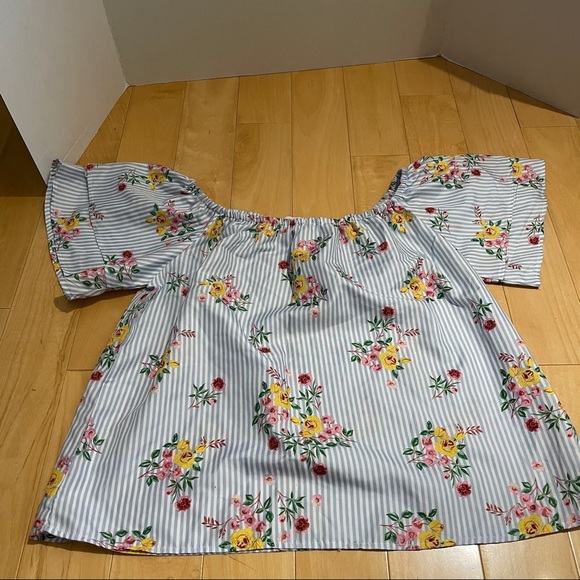 2 New tops - Picture 4 of 5